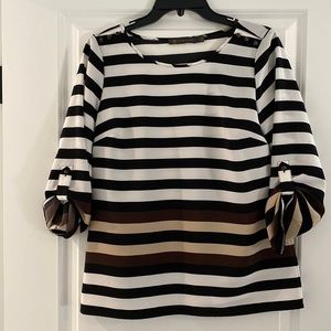 Outback Red S long sleeve with sleeve buttons to convert to 3/4 sleeves